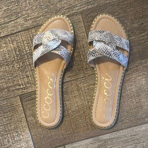 CCOCCI Gray and White Snakeskin Sandals Casual Slip-On Design